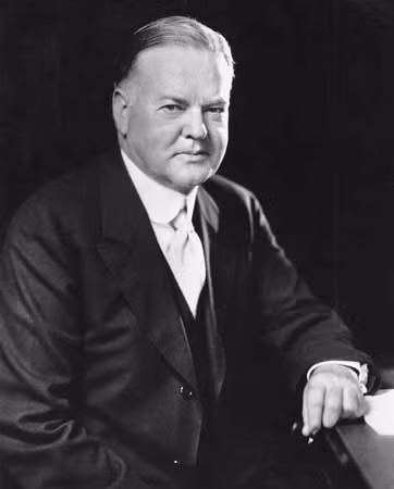 Vào năm 1928, khi đến Argentina, Tổng thống Mỹ Herbert Hoover suýt chết trong gang tấc. Khi ấy, Severino Di Giovanni - người theo chủ nghĩa vô chính phủ - cố gắng ám sát Tổng thống Hoover bằng cách đặt bom vào đường ray nhằm làm nổ tung chuyến tàu chở ông chủ Nhà Trắng.