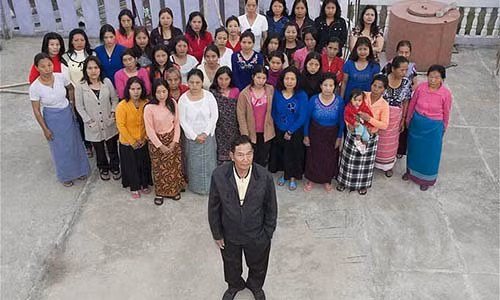 Gia đình lớn nhất thế giới là ở Ấn Độ. Ziona Chana nổi tiếng với việc có 94 người con, 14 con dâu và 33 người cháu. Đại gia đình này sinh sống ở bang Mizoram.