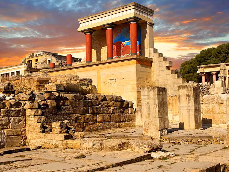 Tàn tích về một hệ thống sưởi hình trụ có hình dáng đặc biệt với mái vòm hình bán nguyệt. Nó được đặt dưới nền cung điện nhằm sưởi ấm không gian bên trong cung điện.