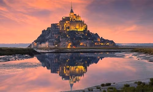 Vẻ đẹp tráng lệ của Mont Saint-Michel ở Pháp.