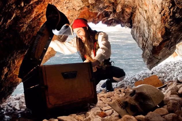 Về sau, tên cướp biển này tăng cường vũ khí trang bị cho con tàu và đổi tên thành "Sự trả thù của Nữ hoàng Anne".