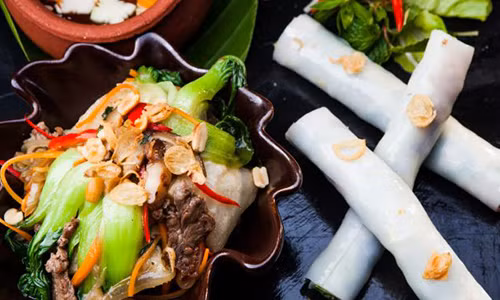 Quán Don's Bistro mở cửa từ năm 2009. Đầu bếp kiêm chủ quán, ông Donald Berger và đội ngũ của mình đã có nhiều sáng tạo trong ẩm thực quốc tế ở Hà Nội.