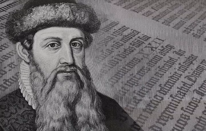 Johannes Gutenberg (1398 - 1468) được mệnh danh là “ông tổ của nghề in”. Điều này xuất phát từ việc Gutenberg sáng chế thành công loại máy in bằng chữ in kim loại có thể dịch chuyển. Với phương pháp này, Gutenberg trở thành người đi tiên phong trong việc in sách Kinh Thánh bằng tiếng La tinh.