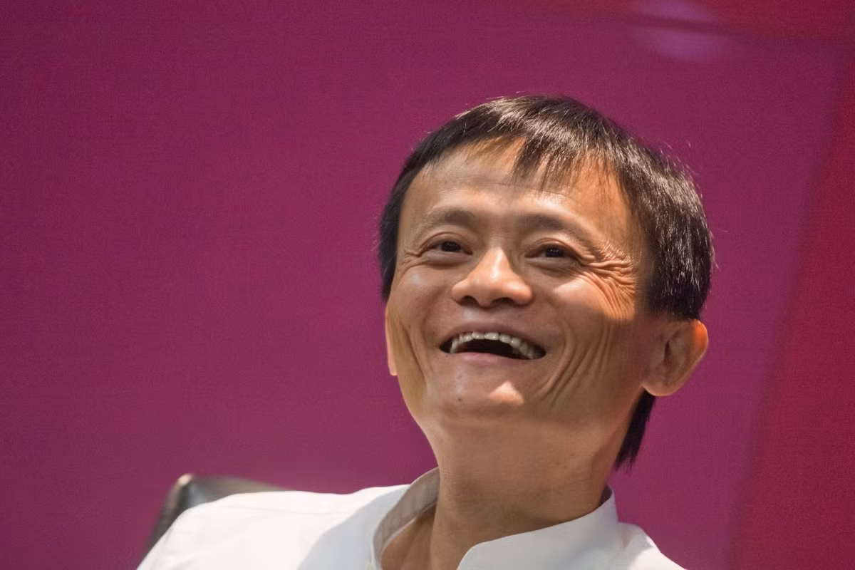 Thêm nữa, Jack Ma bị Harvard từ chối 10 lần. Tuy nhiên, những thất bại đó không làm tỷ phú này chùn bước. Ông vẫn tin tưởng vào bản thân, giữ vững tinh thần lạc quan và dũng cảm tiến lên phía trước và từng bước gây dựng nên đế chế Alibaba tỷ USD thành công như ngày hôm nay.