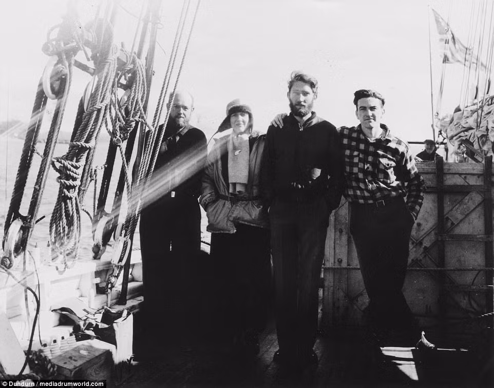 Louise Arner Boyd có hai người anh trai. Tuy nhiên, cả hai đều ốm yếu và qua đời từ khi còn nhỏ.