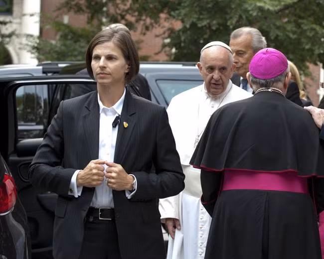 Không chỉ bảo vệ Tổng thống Mỹ đương nhiệm và gia đình, Cơ quan mật vụ Mỹ còn bảo vệ các cựu Tổng thống Mỹ cũng như gia đình họ hay khách quý của ông chủ Nhà Trắng.