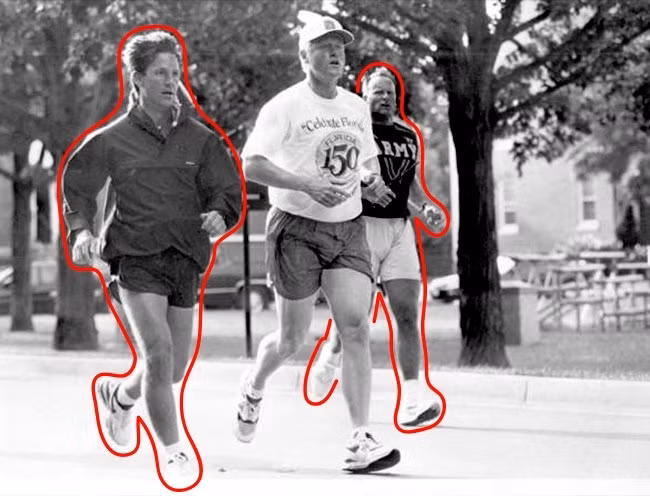 Mật vụ Mỹ luôn đi bên cạnh Tổng thống Mỹ trong nhiều hoạt động trong ngày để đảm bảo an toàn cho ông chủ Nhà Trắng. Do vậy, ngay cả khi Tổng thống Mỹ chạy bộ vào buổi sáng, nhân viên mật vụ Mỹ cũng đồng hành cùng ông chủ Nhà Trắng.