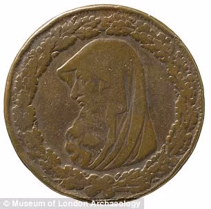 Nhà khảo cổ học Nathalie Cohen cho biết: "Chúng ta biết rằng, hai cha con Edward và Edwy Hussey rất quan tâm tới việc sưu tầm những đồng xu cổ. Tuy nhiên, với số lượng tiền xu lớn như vậy cho thấy sự quan tâm của họ về chúng lớn đến mức nào".