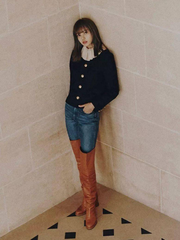 Đáp ứng nhu cầu mặc đẹp của chị em, những hãng thời trang lớn như Chanel, Gucci, Zara... cũng liên tục tung ra mẫu áo cardigan thời thượng.