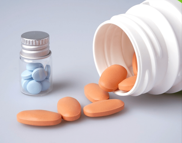 Tu y dung thuoc tri nghet mui, nu sinh 17 tuoi chet tham