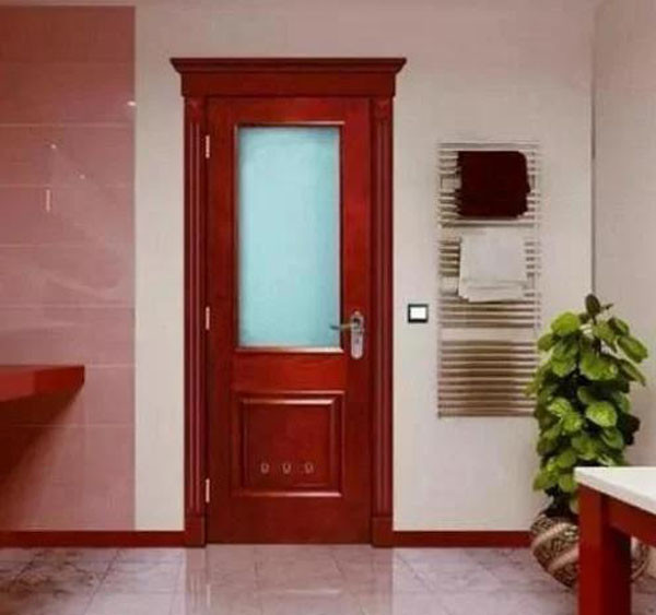 Chuyên gia khuyến nghị đóng cửa, bật hút mùi và mở các cửa sổ thông gió trong phòng tắm. Sự lưu thông không khí cho phép vi khuẩn bên trong thoát ra ngoài. Nhờ vậy, phòng tắm sẽ trở nên khô ráo, sạch sẽ và an toàn hơn nhiều.