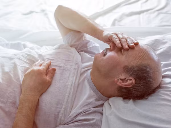 Sau khi thức dậy một cách tự nhiên, bạn lại muốn tiếp tục ngủ nướng, kéo dài thời gian ngủ.