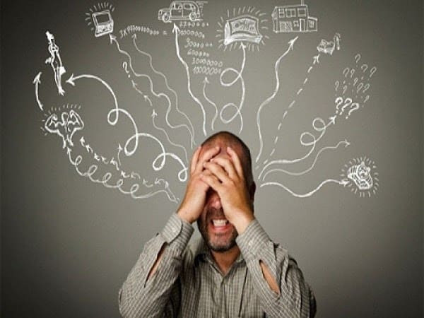 Ngoài làm tăng nguy cơ đột quỵ, thức khuya còn gây ra nhiều hệ lụy sức khỏe nghiêm trọng khác như mất trí nhớ. Được biết, khi ngủ, cơ thể sẽ thư giãn, sửa chữa để tự phục hồi. Nếu không đảm bảo thời gian nghỉ ngơi, não bộ sẽ bị ảnh hưởng, gây nên các vấn đề như suy giảm trí nhớ, mất tập trung, phản ứng chậm, đau đầu...