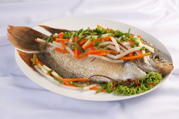 Số lượng này là thịt cá nguyên chất, không bao gồm xương và các bộ phận không ăn được phải bỏ đi. Trường hợp không thích ăn cá, bạn có thể thay thế bằng các loại thủy sản khác như tôm, sò.