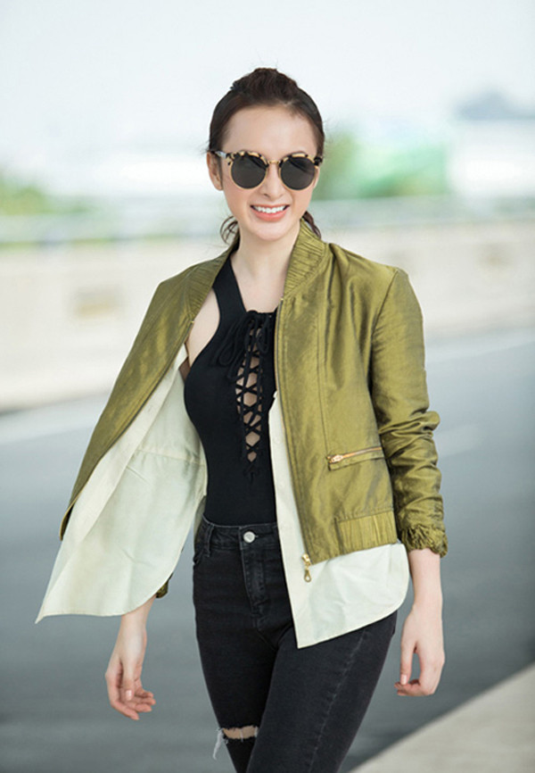 Điểm cộng của mẫu áo là phần dây đan có thể điều chỉnh. Chị em vòng ngực đầy đặn hay khiêm tốn đều có thể diện đẹp. Đây chính là một trong những lý do áo đan dây ngực được các idol Hàn Quốc, Nhật Bản, Trung Quốc, Việt Nam... tích cực lăng xê.