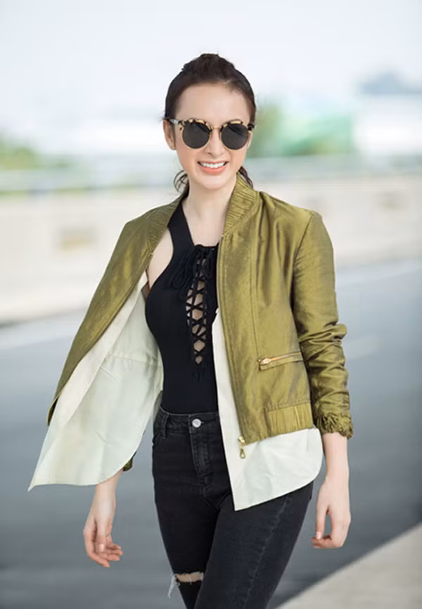 Điểm cộng của mẫu áo là phần dây đan có thể điều chỉnh. Chị em vòng ngực đầy đặn hay khiêm tốn đều có thể diện đẹp. Đây chính là một trong những lý do áo đan dây ngực được các idol Hàn Quốc, Nhật Bản, Trung Quốc, Việt Nam... tích cực lăng xê.