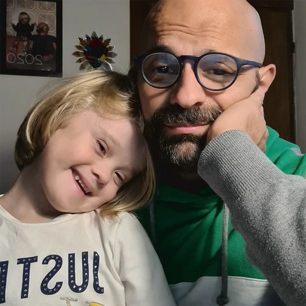 Làm cha đơn thân, Luca cho biết bản thân không gặp nhiều khó khăn khi chăm sóc Alba. Được biết, năm Luca 14 tuổi, người bạn thân nhất của anh bị ung thư. Chàng thiếu niên thường đến bệnh viện giúp làm bài tập và chăm sóc bạn. Khi bạn qua đời, Luca nhận thức sâu sắc về việc sống chung với bệnh tật. Điều này thôi thúc anh tình nguyện đến nhà thờ giúp đỡ bệnh nhân và trẻ em khuyết tật.