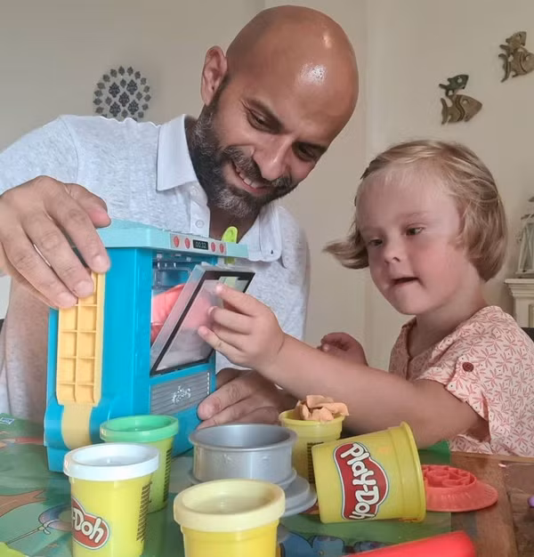 Qua trải nghiệm của bản thân, Luca nhắn nhủ tới những người cha muốn nhận con nuôi: “Nhận con nuôi là điều đáng làm nhất bạn có thể làm. Hãy nghe theo tiếng gọi của con tim và lý trí, bạn sẽ không phải hối hận vì quyết định của mình”.