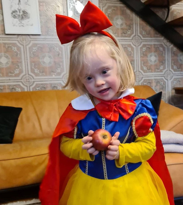 Hiện Alba đã 5 tuổi. Cô bé bộc lộ năng khiếu trong lĩnh vực ca hát và khiêu vũ. Luca đánh giá cao tài năng của con gái, chưa bao giờ nhìn nhận cô bé là người khuyết tật.