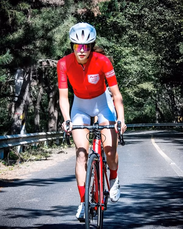 Khi tham gia, bạn dễ dàng nhận được những lợi ích sức khỏe tuyệt vời như tăng cường sức khỏe tim mạch, cải thiện độ săn chắc cơ bắp, siết eo, tăng cường sức mạnh hệ xương... không chỉ giúp ích về thể chất mà còn khiến tinh thần bạn luôn sảng khoái, giảm lo âu, căng thẳng.