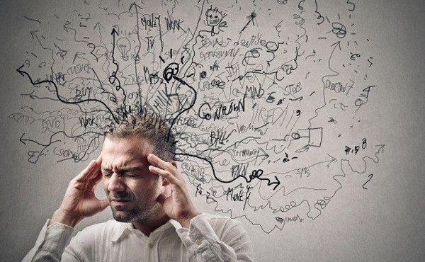 Căng thẳng quá mức, suy nhược cơ thể và lượng đường trong máu thấp cũng dễ dẫn đến hiện tượng tay chân lạnh.