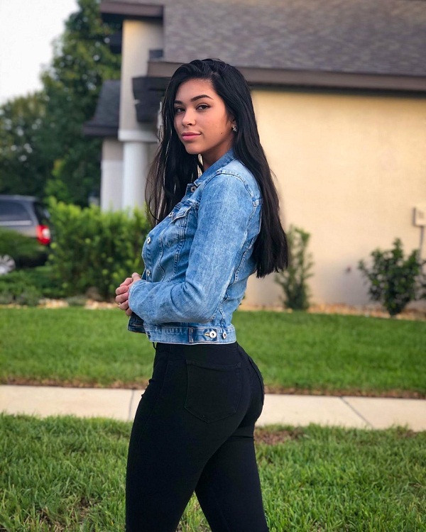 Không chỉ giỏi kiếm tiền, Aishah Sofety còn có thành tích học tập đáng nể. Hiện cô theo học ngành Sinh tại Đại học Florida.