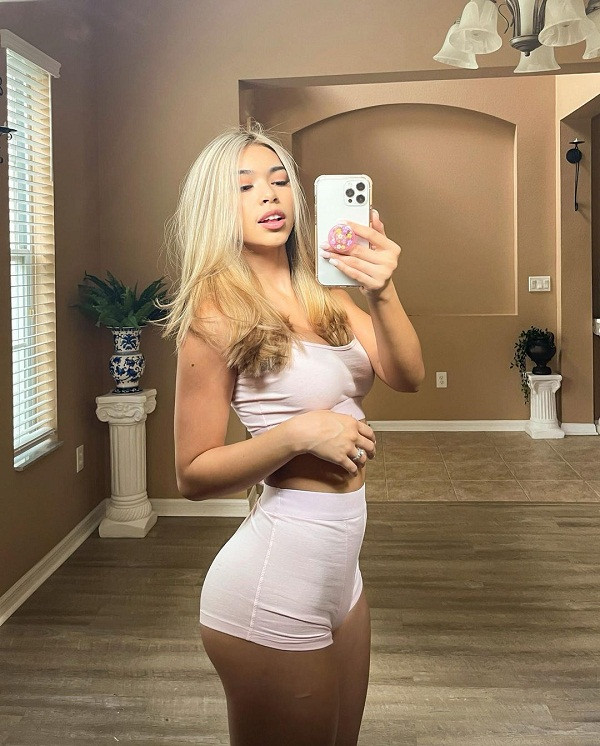 Ngắm nhìn những bức hình Aishah Sofety chia sẻ trên Instagram, nhiều người thậm chí không tin là vẻ đẹp tự nhiên. Không ít lời đồn đoán cô nàng lạm dụng phần mềm chỉnh sửa hoặc đụng chạm dao kéo để có được thân hình “vạn người mê”.