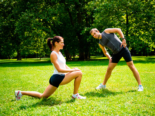 Không khởi động trước khi chạy. Khởi động là bước chuẩn bị cần thiết trước khi chạy. Cơ thể người hoạt động tương tự như “động cơ”, đang ở trạng thái tĩnh, ít nhiệt khi không vận động nhiều. Hoạt động mạnh đột ngột khiến cơ thể không thích ứng kịp.