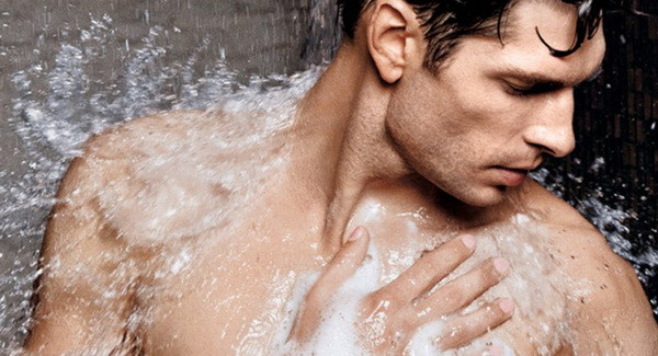 Lúc này nếu tắm luôn sẽ khiến các mạch máu mở rộng hơn khiến máu lưu thông về các cơ và da nhiều hơn làm cho lượng máu được cung cấp cho não sẽ bị thiếu hụt dẫn tới các bệnh về tim mạch và mạch máu não.