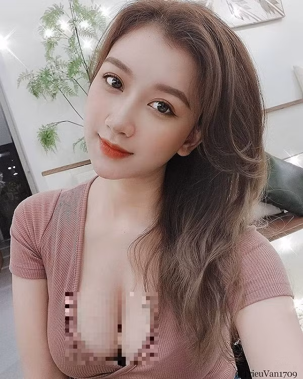 Không chỉ xinh đẹp, Triệu Vân còn thành công trong công việc trang điểm, blogger, điều hành cửa hàng thời trang có tiếng tại thành phố Hồ Chí Minh.