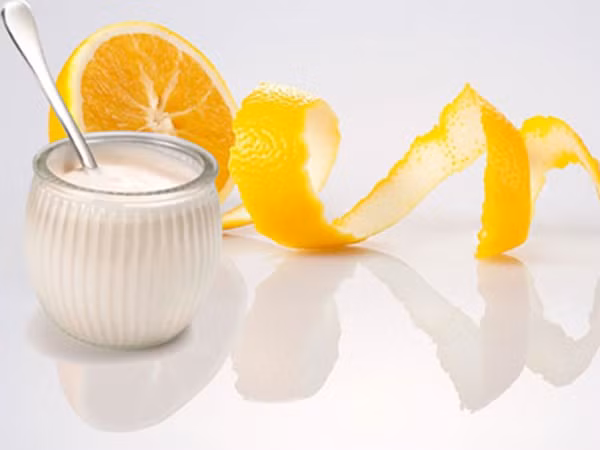 Báo chí Trung Quốc đưa tin, một phụ nữ trẻ sau khi ăn cam và uống sữa phải nhập viện trong tình trạng đau bụng dữ dội, nôn mửa, tiêu chảy. Sau đó vài ngày, một bé trai cũng bị lồng ruột vì ăn cam uống sữa, suýt tử vong. (Ảnh minh họa)