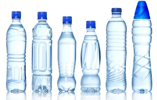 Lúc này, thể tích khí giải khát sẽ tăng lên dẫn đến áp suất lớn, tăng nguy cơ nổ, hỏng chai đựng. Thiết kế đáy chai hình bông hoa cho phép phân tán áp suất hiệu quả, tránh nguy cơ “nổ” vỡ.