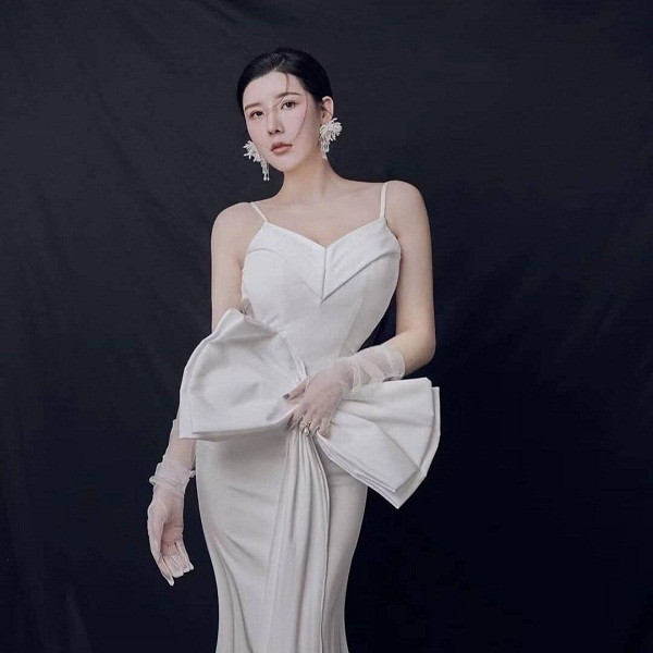 Yêu thích đồ thể thao là vậy song cô gái 27 tuổi rất biết đầu tư trang phục, không hề đóng khung phong cách.