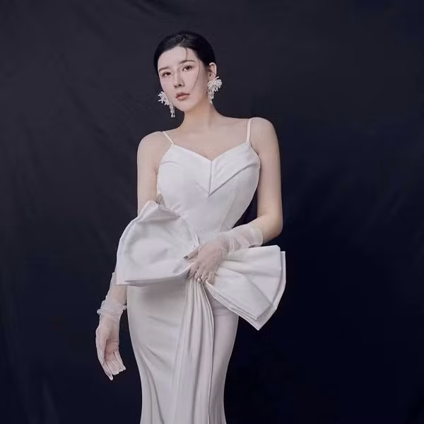 Yêu thích đồ thể thao là vậy song cô gái 27 tuổi rất biết đầu tư trang phục, không hề đóng khung phong cách.