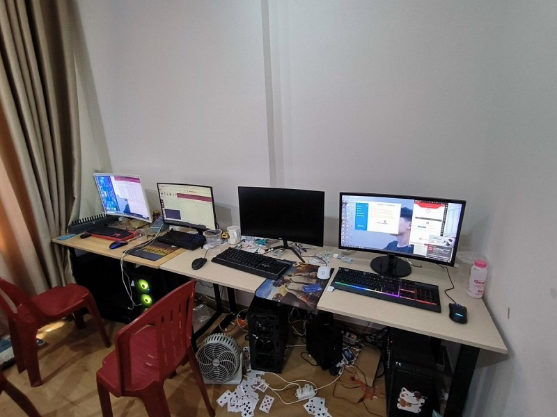  Triệt phá 2 đường dây mua bán hàng ngàn dữ liệu cá nhân: Ngày 31/8, Phòng An ninh mạng (Công an TP. Đà Nẵng) cho biết, vừa triệt phá thành công hai đường dây chuyên mua bán dữ liệu cá nhân, sim rác và tài khoản ngân hàng quy mô lớn. Lực lượng công an bắt quả tang một nhóm gồm 6 đối tượng do Nguyễn Văn Hiếu (SN 1993, ngụ Phương Diên, Phú Diên, huyện Phú Vang, tỉnh Thừa Thiên Huế) cầm đầu và đồng bọn đang thực hiện hành vi sử dụng trái phép thông tin về CCCD của nhiều người khác để mở tài khoản ngân hàng trực tuyến trên mạng internet để bán lại thu lợi bất chính.