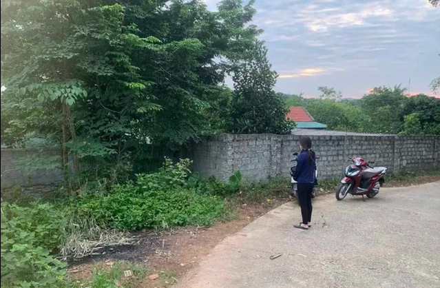 Nghe An: Phat hien thi the nguyen chu tich huyen trong bui cay