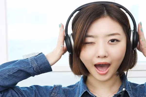 Tổ chức Y tế Thế giới WHO ước tính, hiện nay có khoảng 1,1 tỷ thanh thiếu niên đang trong tình trạng này. Tổ chức này còn đưa ra số liệu chính xác, có đến 43 triệu người trong độ tuổi 12 – 35 đã bị ảnh hưởng thính giác.