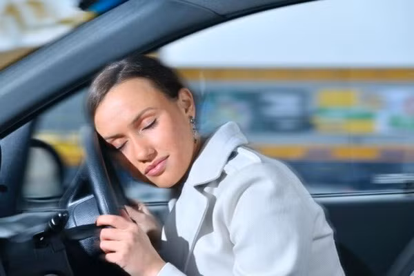 Tiến sỹ Steve – Chuyên gia nghiên cứu ung thư cho hay, có thể đó cũng là lý do quyết định, phụ nữ mù bị ung thư vú ít hơn 50% so với phụ nữ bình thường. Do phụ nữ mù sống trong bóng tối 24 giờ/ngày và ngủ nhiều hơn, do đó cơ thể của họ có thể tận dụng hết bóng tối ban đêm sản xuất melatonin và cortisol.