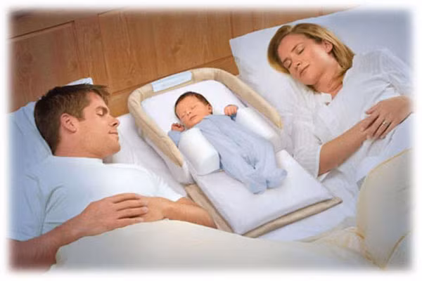 Phát triển toàn diện cả về thể chất và trí tuệ. Chuyên gia Nuôi dạy nhi khoa, Tiến sĩ William Sears giải thích, trong suốt hơn 30 năm quan sát và nghiên cứu các gia đình có bố mẹ và con cái ngủ chung giường thì thấy, những đứa trẻ này thường có dấu hiệu phát triển nhanh hơn.