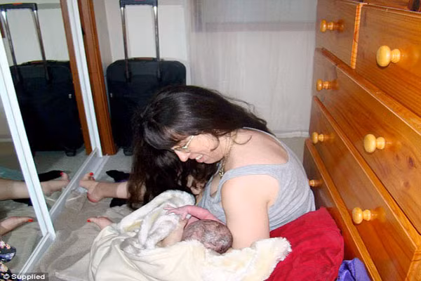 Đây không phải là lần đầu tiên cô Gorgens sinh nở nhanh chóng, tuy nhiên, là lần nhanh nhất đến chính bản thân cô cũng bất ngờ. Vợ chồng Mary đã sinh tất cả 5 con bụ bẫm. Chưa bao giờ, Mary mất quá 2 giờ để sinh một em bé.