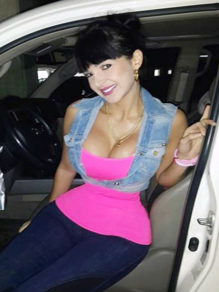 Bác sỹ cho rằng, mặc corset 23 giờ/ngày để có vòng eo đồng hồ cát là một cái giá quá cao để cô đánh đổi sức khỏe lấy hình thức. Và ông khuyên, Aleira nên dừng lại trước khi quá muộn.