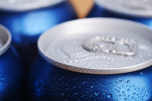 Đồ uống có đường. Các loại đồ uống có đường như nước ngọt, nước uống tăng lực rất có hại cho răng khi sử dụng trong một thời gian dài. Không chỉ chứa đường, các loại đồ uống này còn chứa phosphoric và axit citric làm mòn men răng.