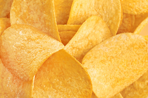 Thực giẩm giàu tinh bột. Các thực phẩm giàu tinh bột như khoai tây chiên, bánh mỳ trắng...rất dễ bị mắc kẹt trong răng, tạo cơ hội cho vi khuẩn xâm nhập làm hại men răng.