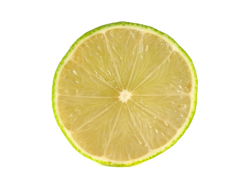 Thực phẩm giàu axit. Những thực phẩm chứa nhiều axit như chanh, giấm, cam, quýt, cà chua...làm cho lớp men răng bị ăn mòn nhanh chóng. Các chuyên gia khuyên mọi người nên đánh răng, súc miệng sạch sau khi ăn các thực phẩm này nhằm giảm lượng axit tồn đọng lại trên răng.