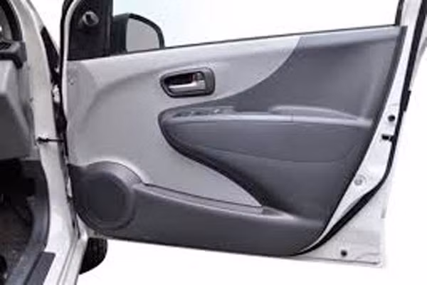 Dựa trên bằng chứng nghiên cứu ở cả người và động vật. Tỷ lệ những người mắc bệnh ung thư máu cao là những người làm trong nghành công nghiệp hóa chất, dày dép và lọc dầu - môi trường luôn có lượng benzen rất cao. Từ đó, các nhà khoa học kết luận, mức độ khí benzen trong ô tô cao có thể dẫn đến nguy cơ ung thư.