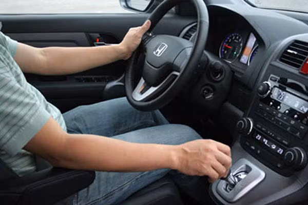 Nghiên cứu cũng đã cho thấy có sự liên đới giữa bệnh bạch cầu lymphocytic cấp tính (ALL) ở trẻ em, bệnh bạch cầu lymphocytic mãn tính (CLL) và ung thư máu, như bệnh đa u tủy và u lymphoma không Hodgkin ở người lớn do chất benzen gây ra. Chất này thường bao phủ trong các tòa cao ốc. Nó cũng có thể làm sẩy thai ở phụ nữ bầu.