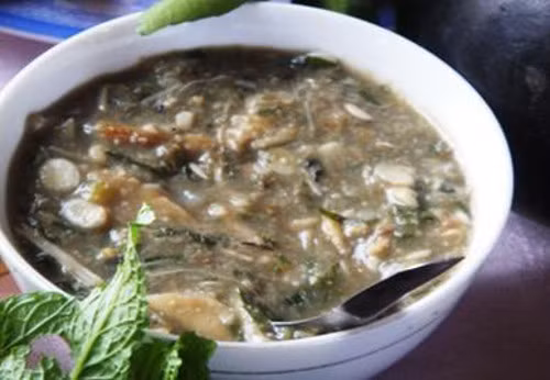 Đọt mây cũng được giã nát nấu vớt thịt khô hoặc cá khô. Món ăn khô hoặc sền sệt kết hợp cùng vị đăng đắng để lại những ấn tượng khó quên trong lòng thực khách. Ảnh: dantocviet