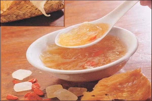 Có thể nói yến sào không có tác dụng chữa bệnh nhưng là một sản phẩm dinh dưỡng quý cho người bệnh trong quá trình điều trị. Nếu biết tận dụng chất dinh dưỡng có trong nó thì sẽ rất tốt. Tổ yến có công dụng tốt với sức khỏe, nhưng cũng đừng vì thế mà lạm dụng nạp quá nhiều. Nên dùng đều đặn 2 ngày một lần, mỗi lần dùng khoảng 4gr yến sạch, trung bình 100 gr/tháng.