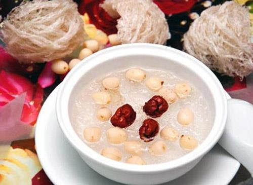 Một vụ việc chấn động trong giới thương mại quốc tế năm 2011 là lô yến sào từ Malaysia đến cảng Phúc Kiến, Trung Quốc đã bị trả về vì nhiễm độc nặng.