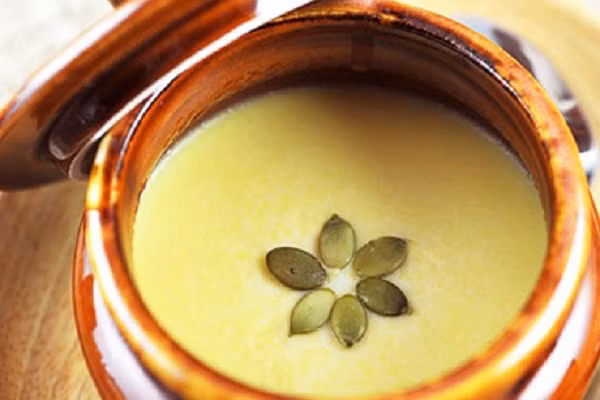  Pudding khoai lang: món ăn có thể dùng làm bữa ăn nhẹ hoặc món tráng miệng đều rất ngon. Món pudding này rất lạ vì nó được biến tấu từ công thức pudding sữa trứng với nhân là khoai lang theo phong cách Hồng Kông. Ngoài ra pudding khoai lang còn là món ăn vặt rất bổ dưỡng cho sức khỏe bà bầu. (Ảnh: 40tuanthaiky)